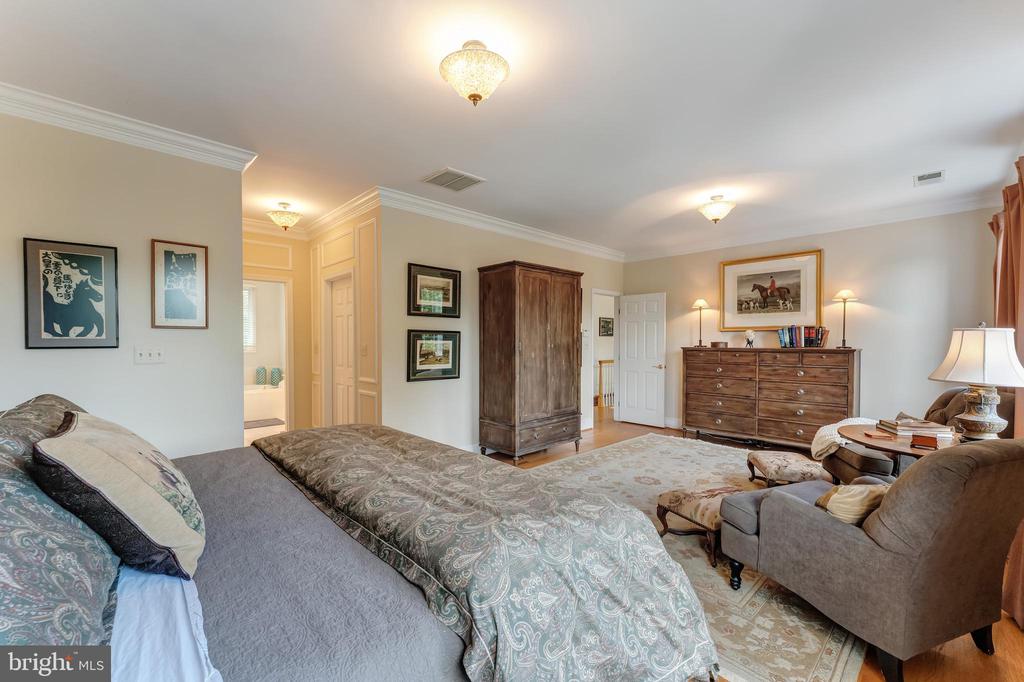 1916 ARMAND COURT