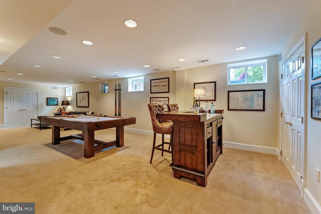 1916 ARMAND COURT