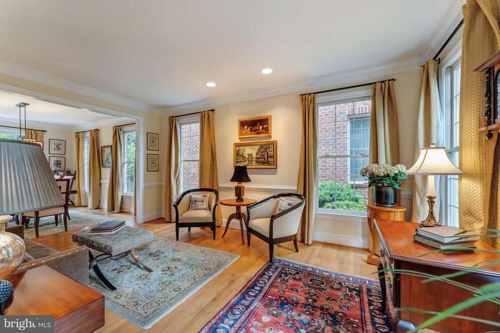 1916 ARMAND COURT