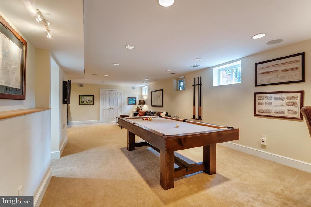 1916 ARMAND COURT