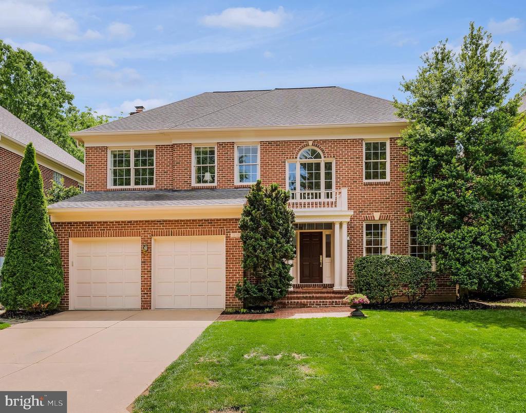 1916 ARMAND COURT