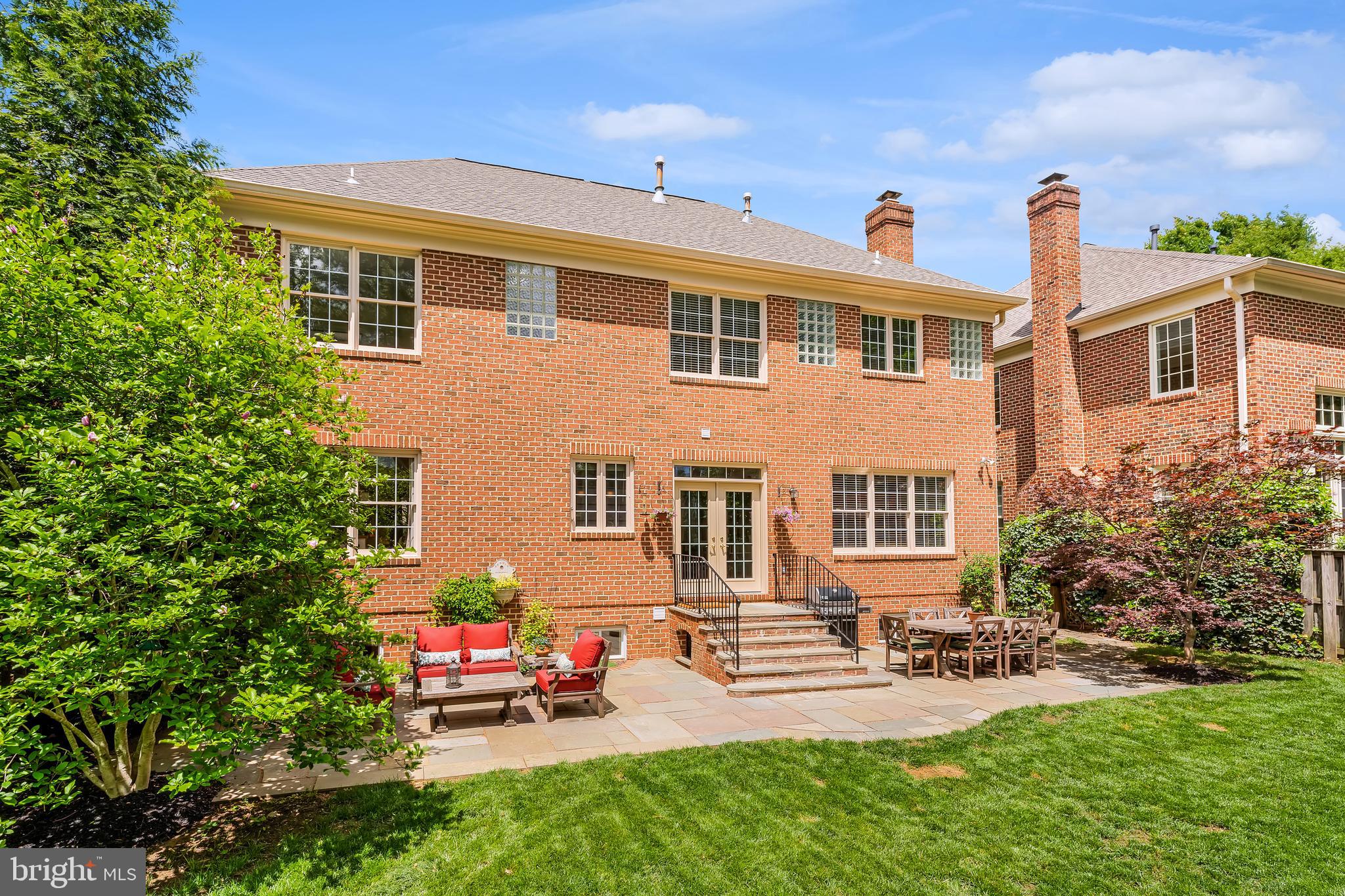 1916 ARMAND COURT
