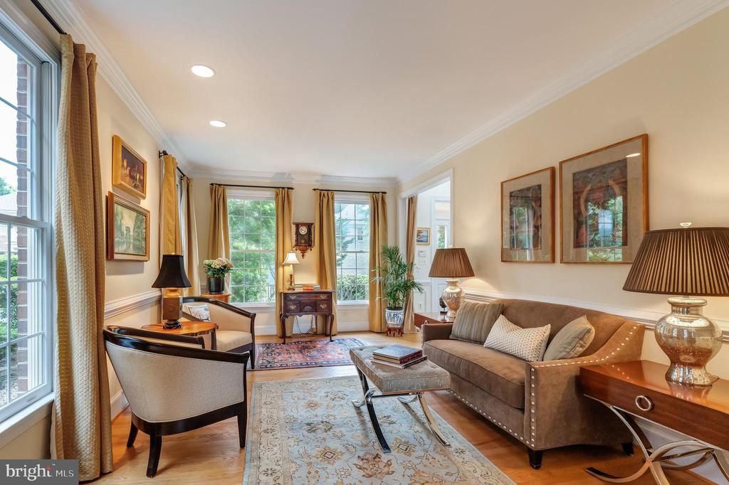 1916 ARMAND COURT