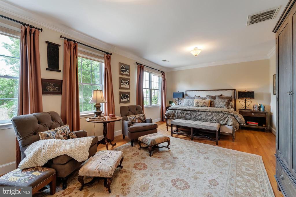 1916 ARMAND COURT