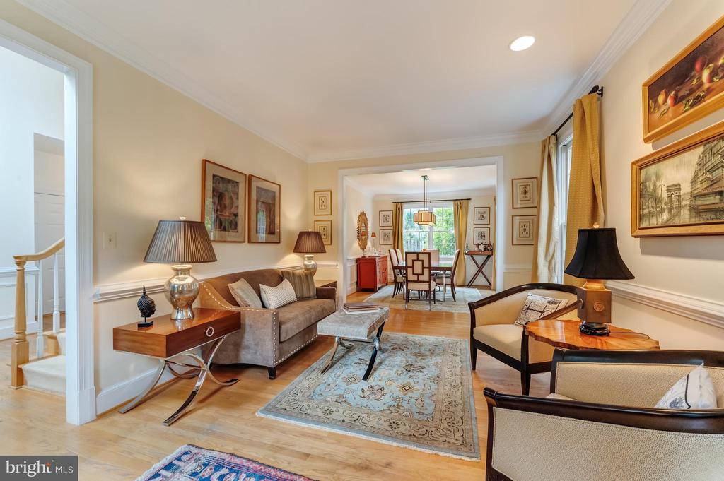 1916 ARMAND COURT