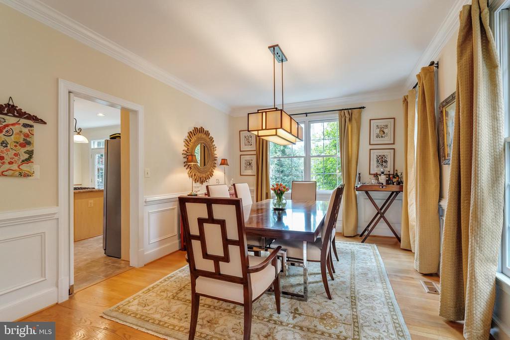 1916 ARMAND COURT