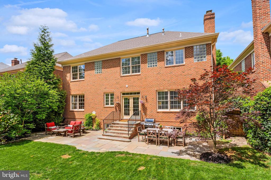 1916 ARMAND COURT