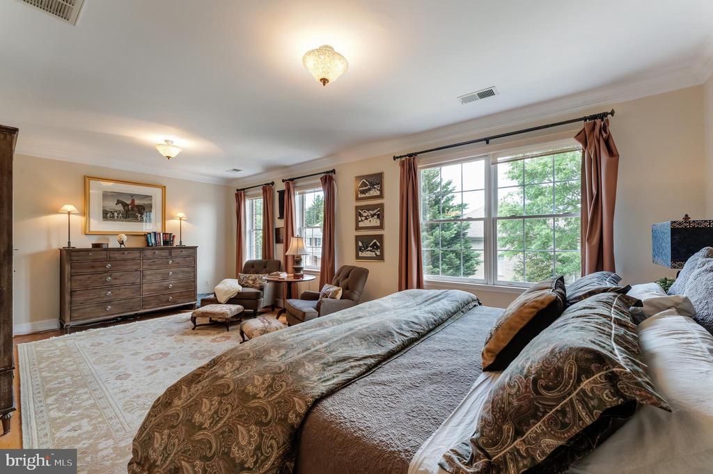 1916 ARMAND COURT