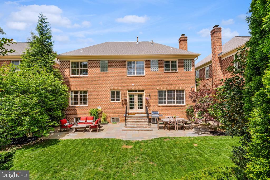 1916 ARMAND COURT