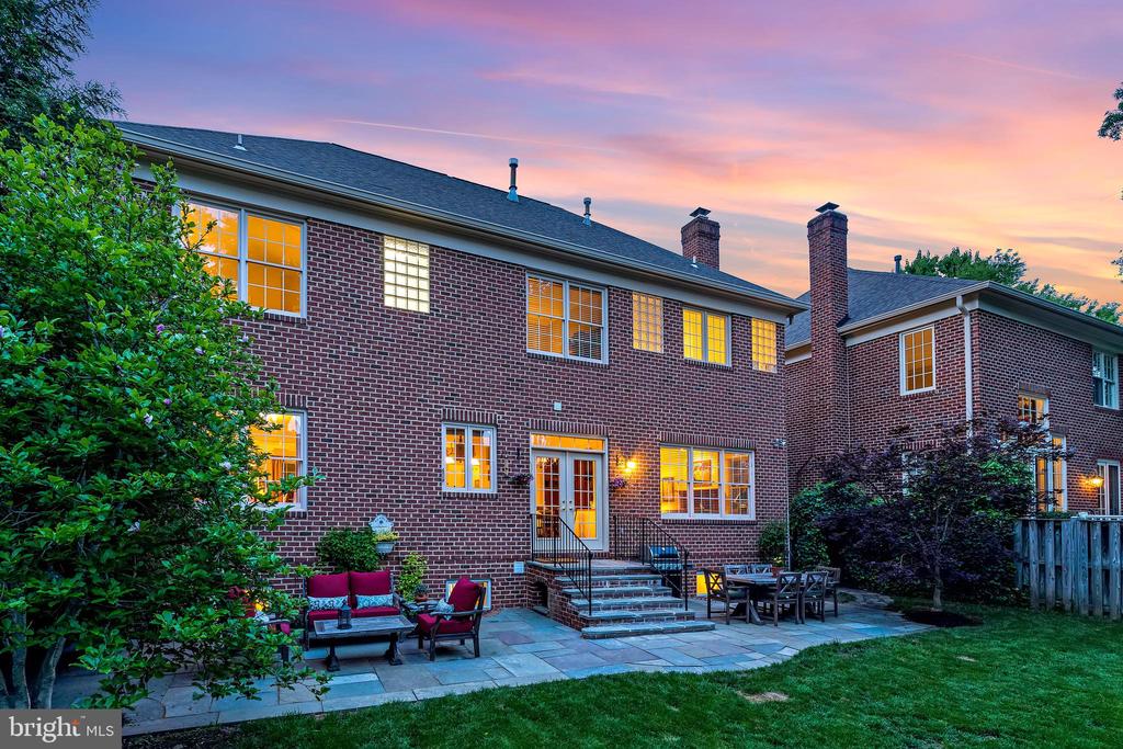 1916 ARMAND COURT
