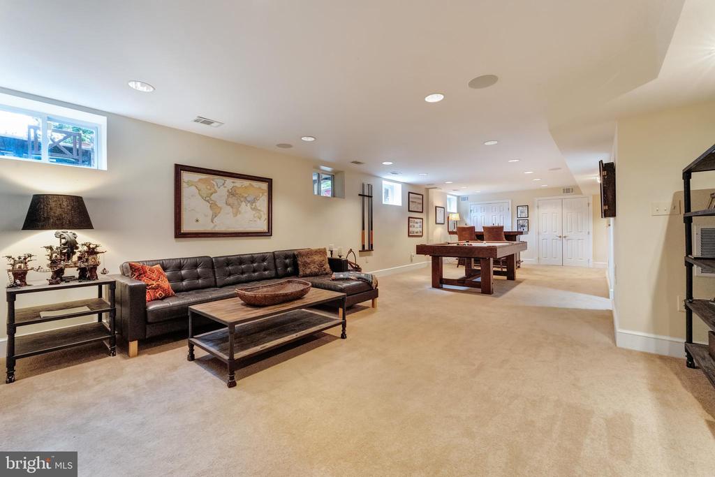 1916 ARMAND COURT