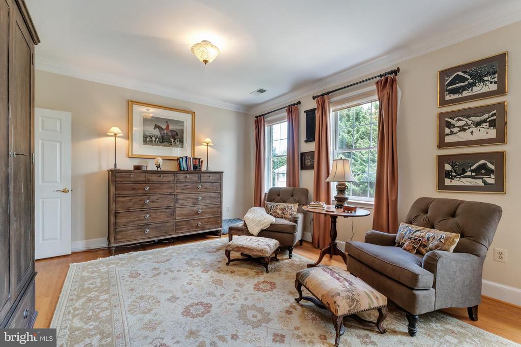 1916 ARMAND COURT