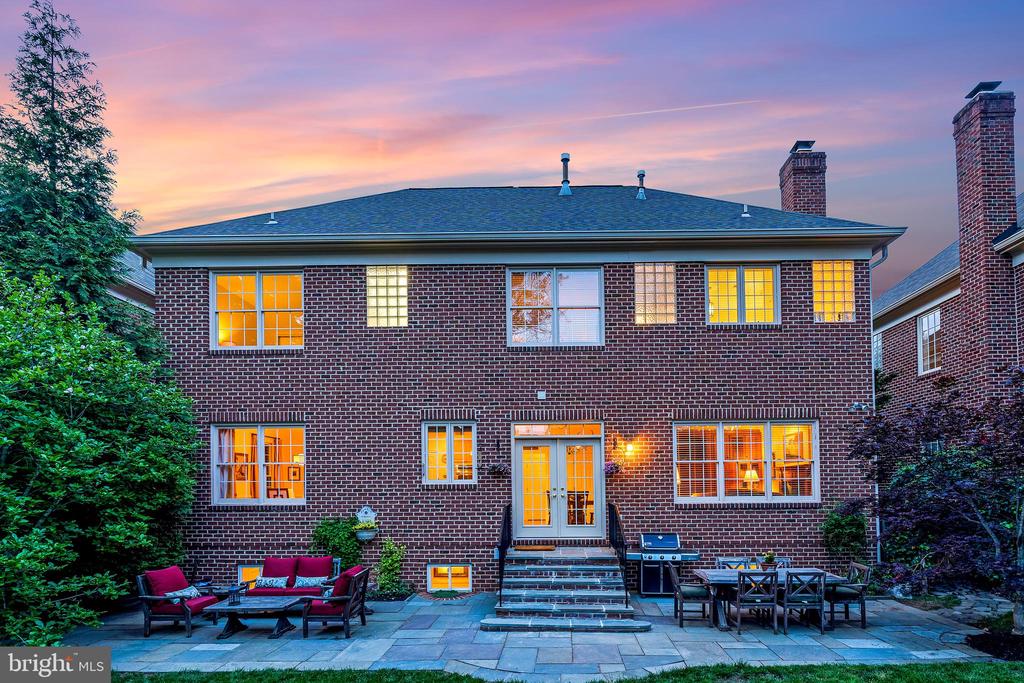 1916 ARMAND COURT