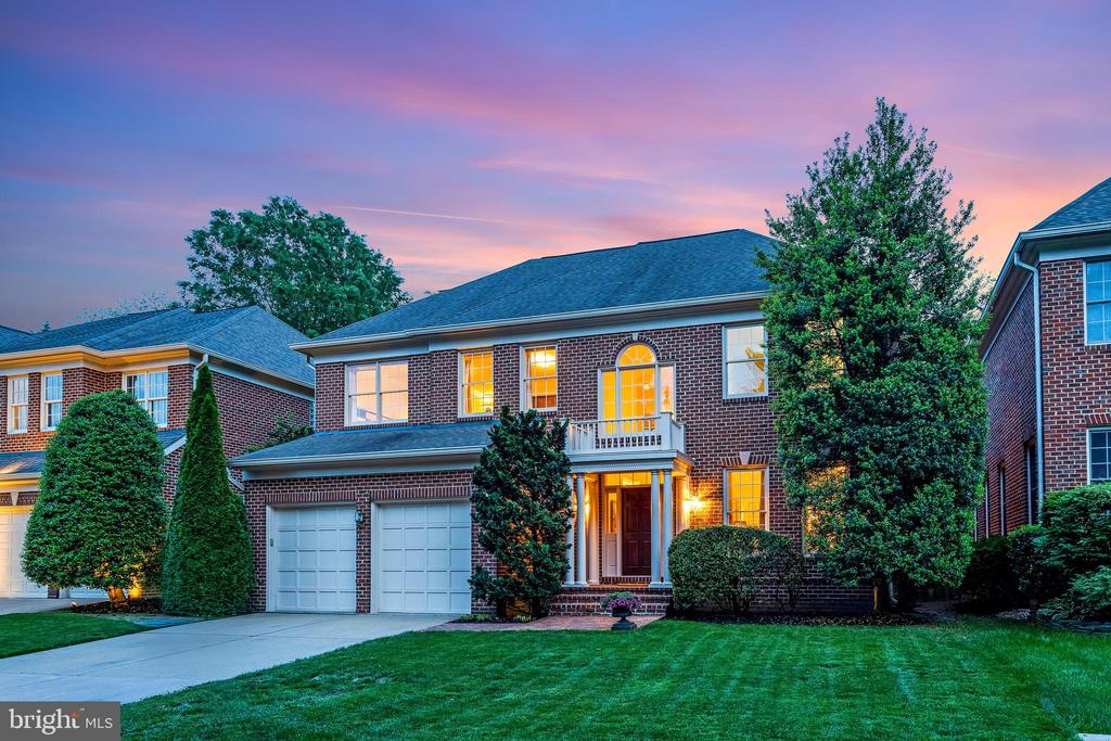 1916 ARMAND COURT