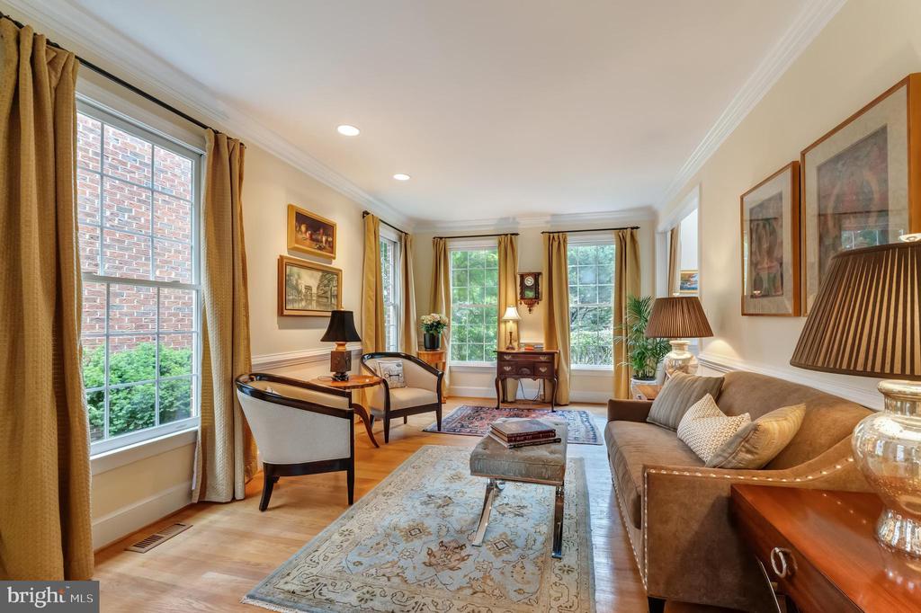 1916 ARMAND COURT