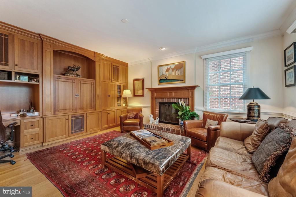 1916 ARMAND COURT