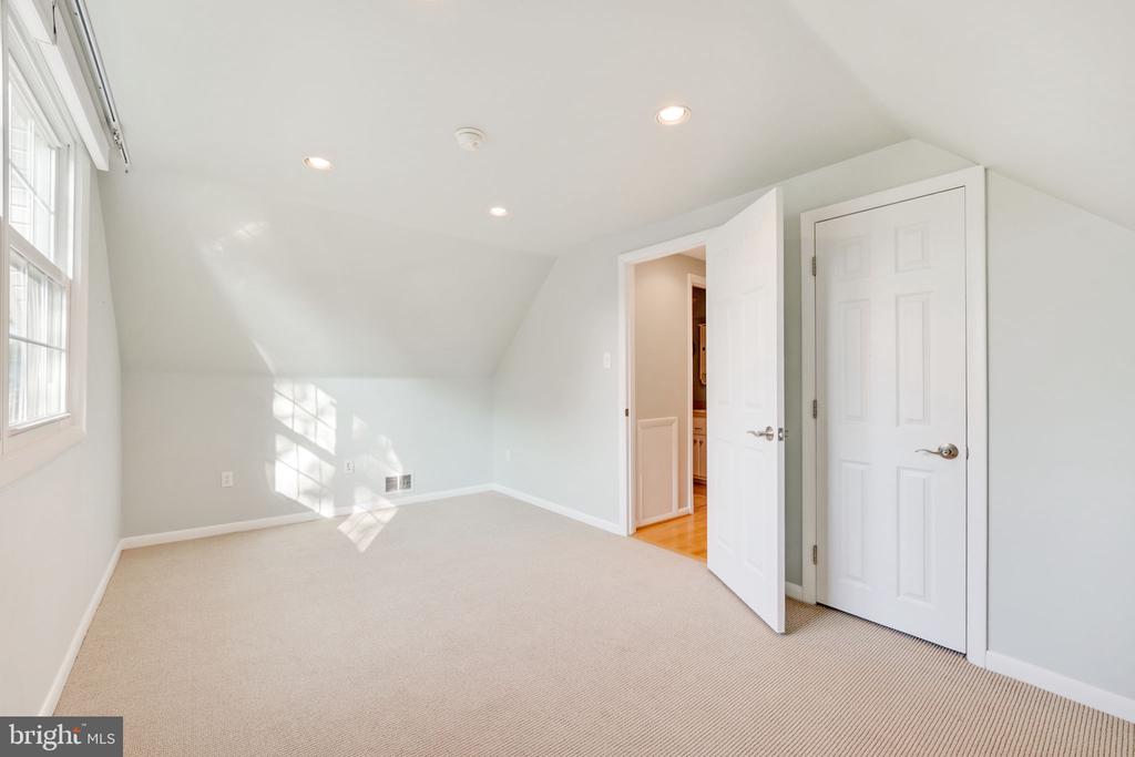 4326 MARINER LANE