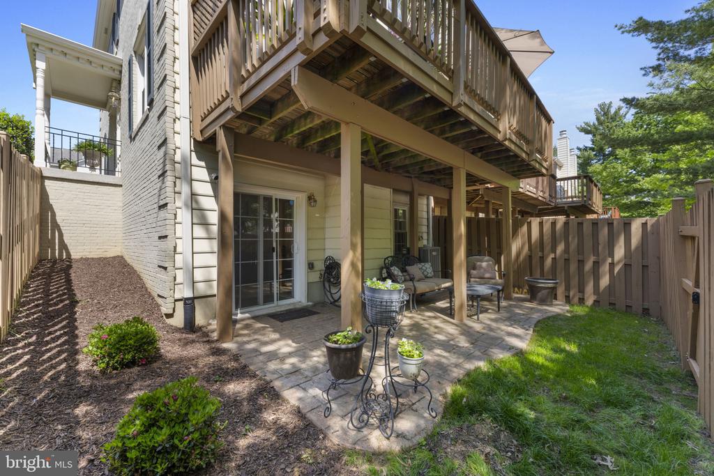 2011 GALLOWS TREE COURT
