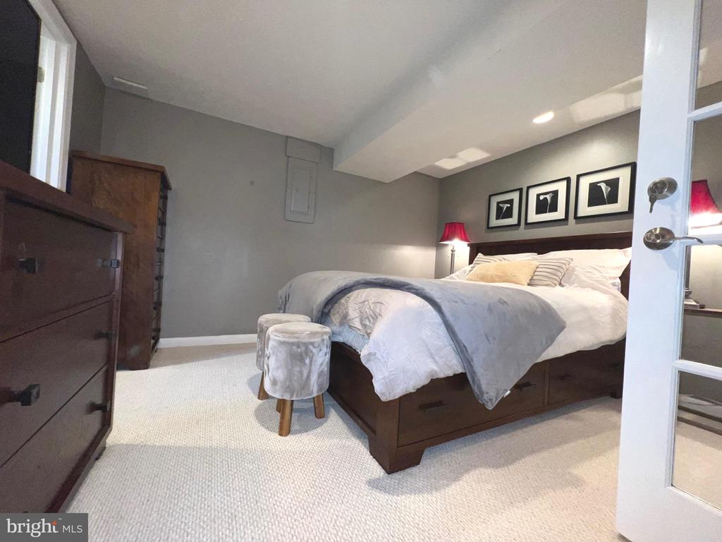 7216 DEBORAH DRIVE