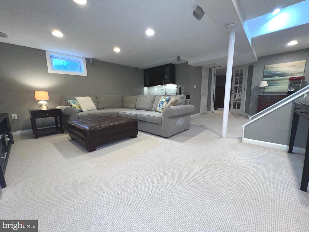 7216 DEBORAH DRIVE