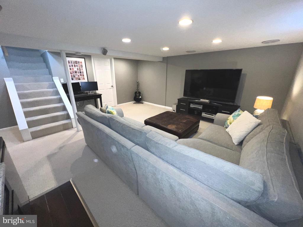 7216 DEBORAH DRIVE
