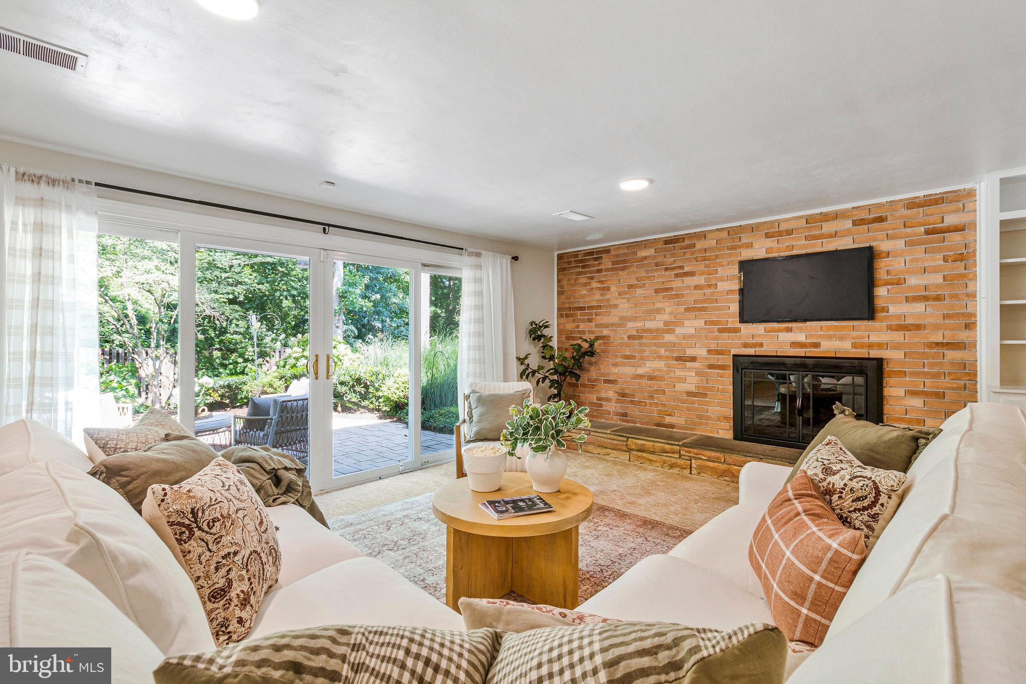 7123 PARK TERRACE DRIVE