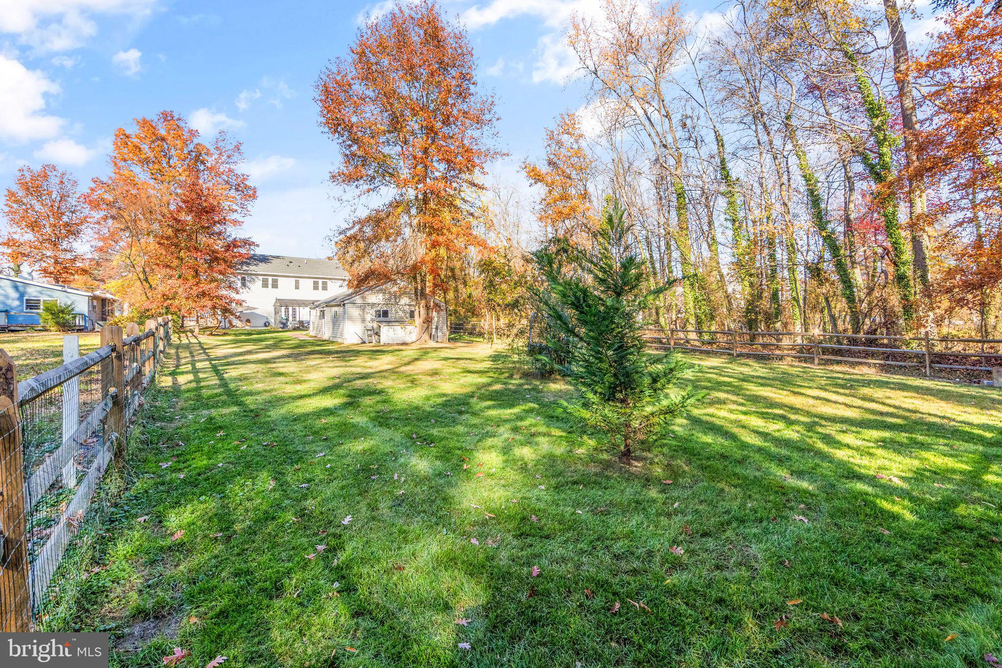 2813 WOODLAWN TRAIL