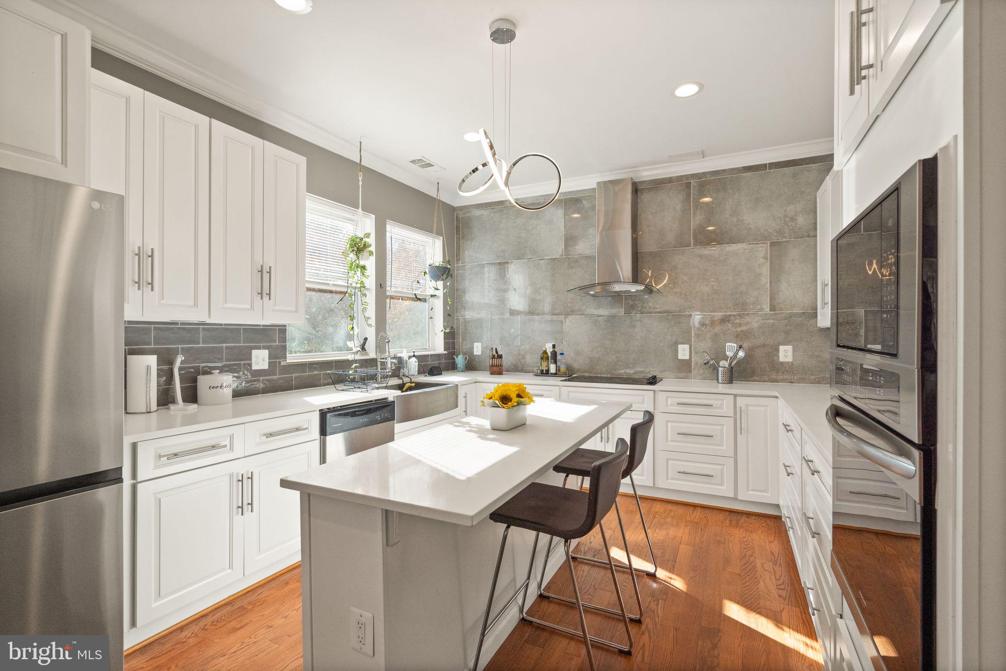 2813 WOODLAWN TRAIL