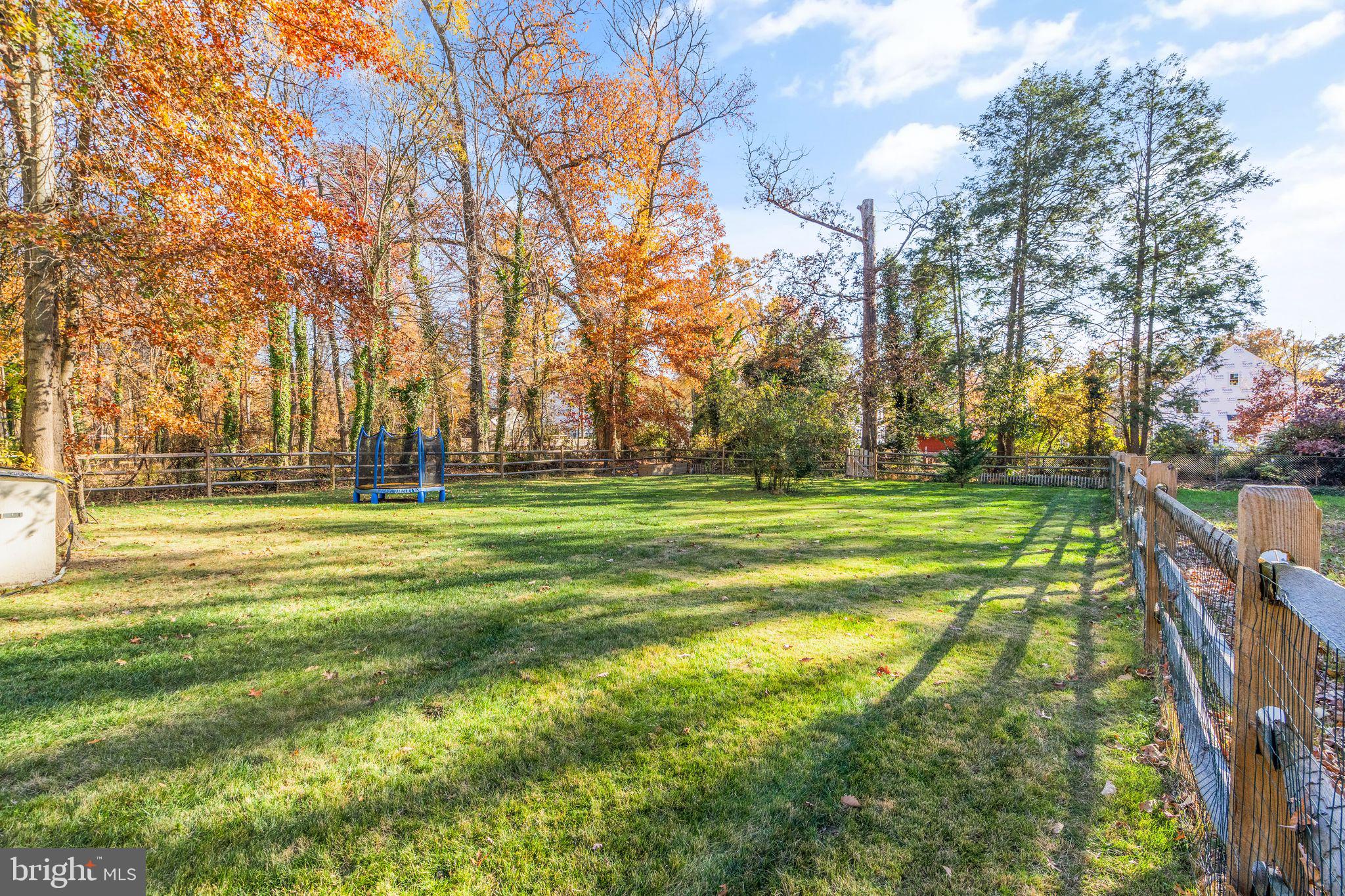 2813 WOODLAWN TRAIL