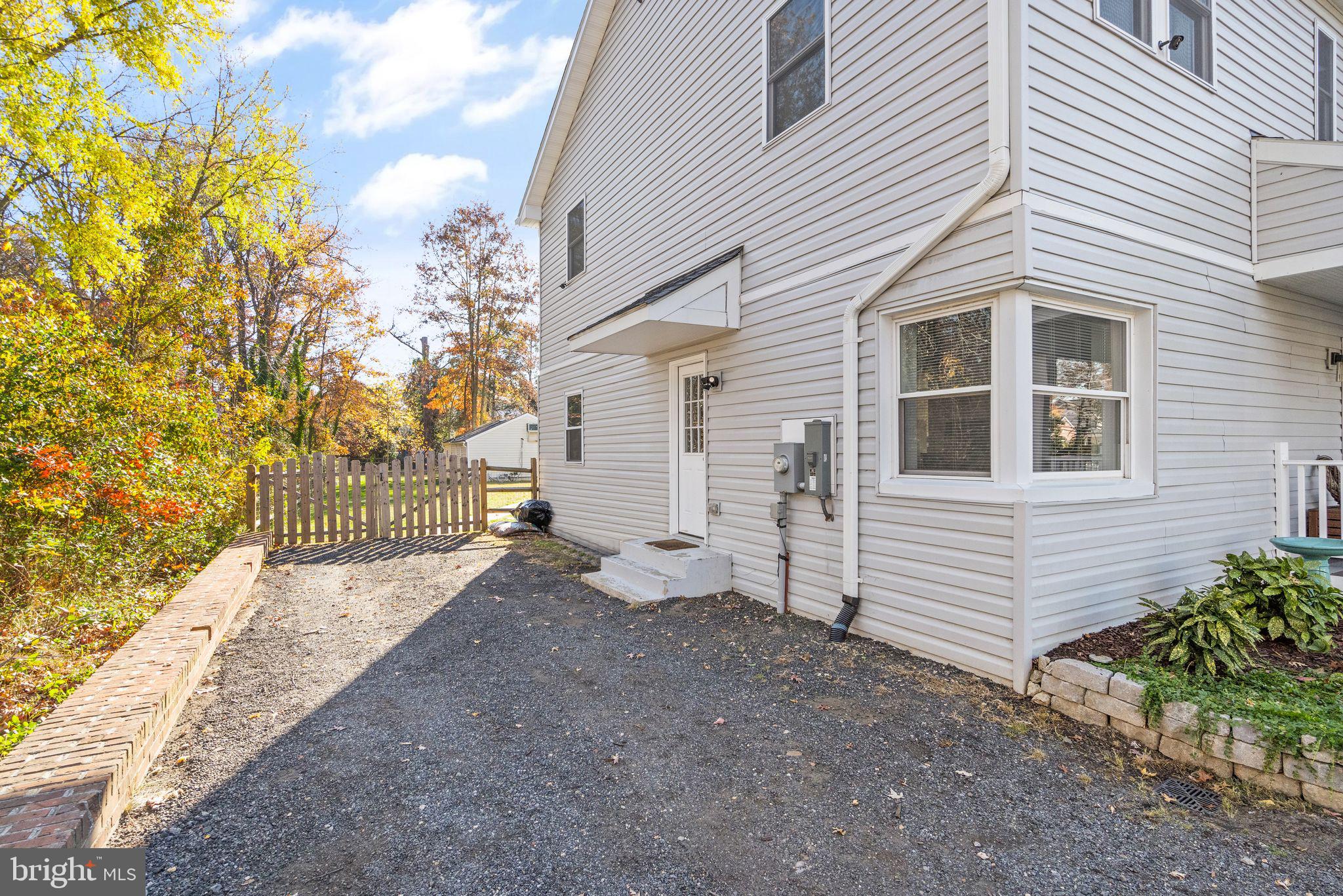 2813 WOODLAWN TRAIL