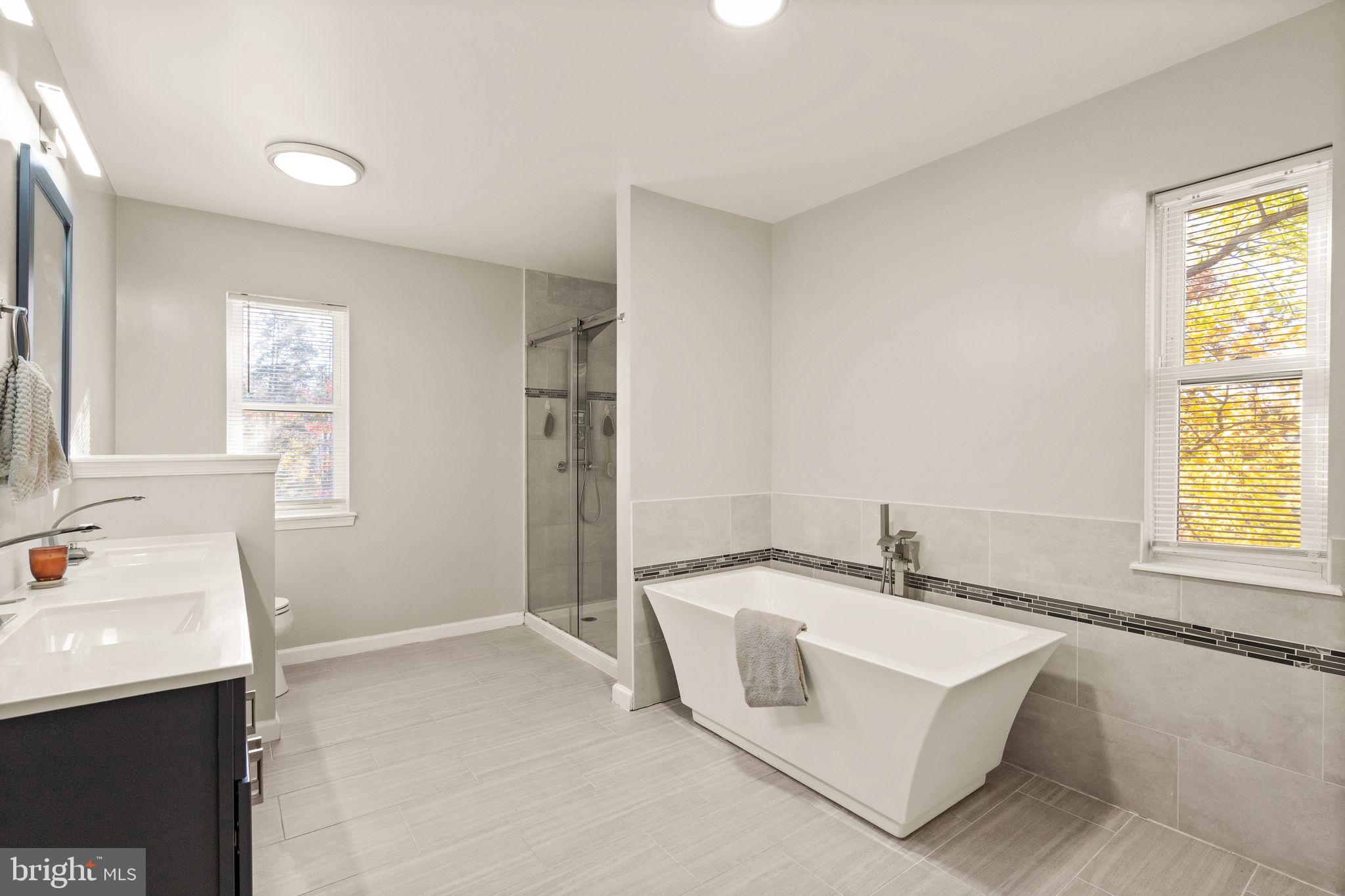 2813 WOODLAWN TRAIL