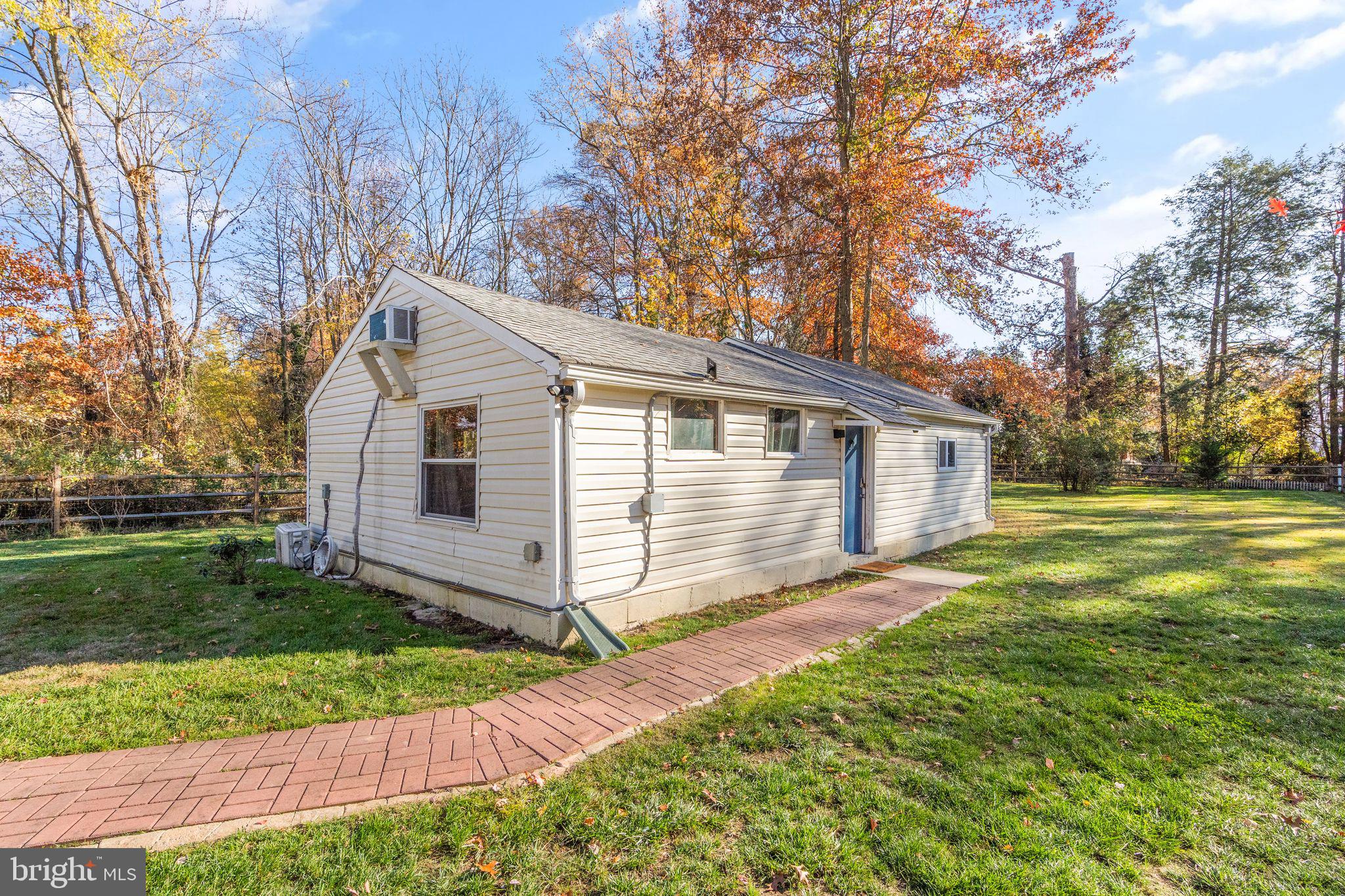 2813 WOODLAWN TRAIL