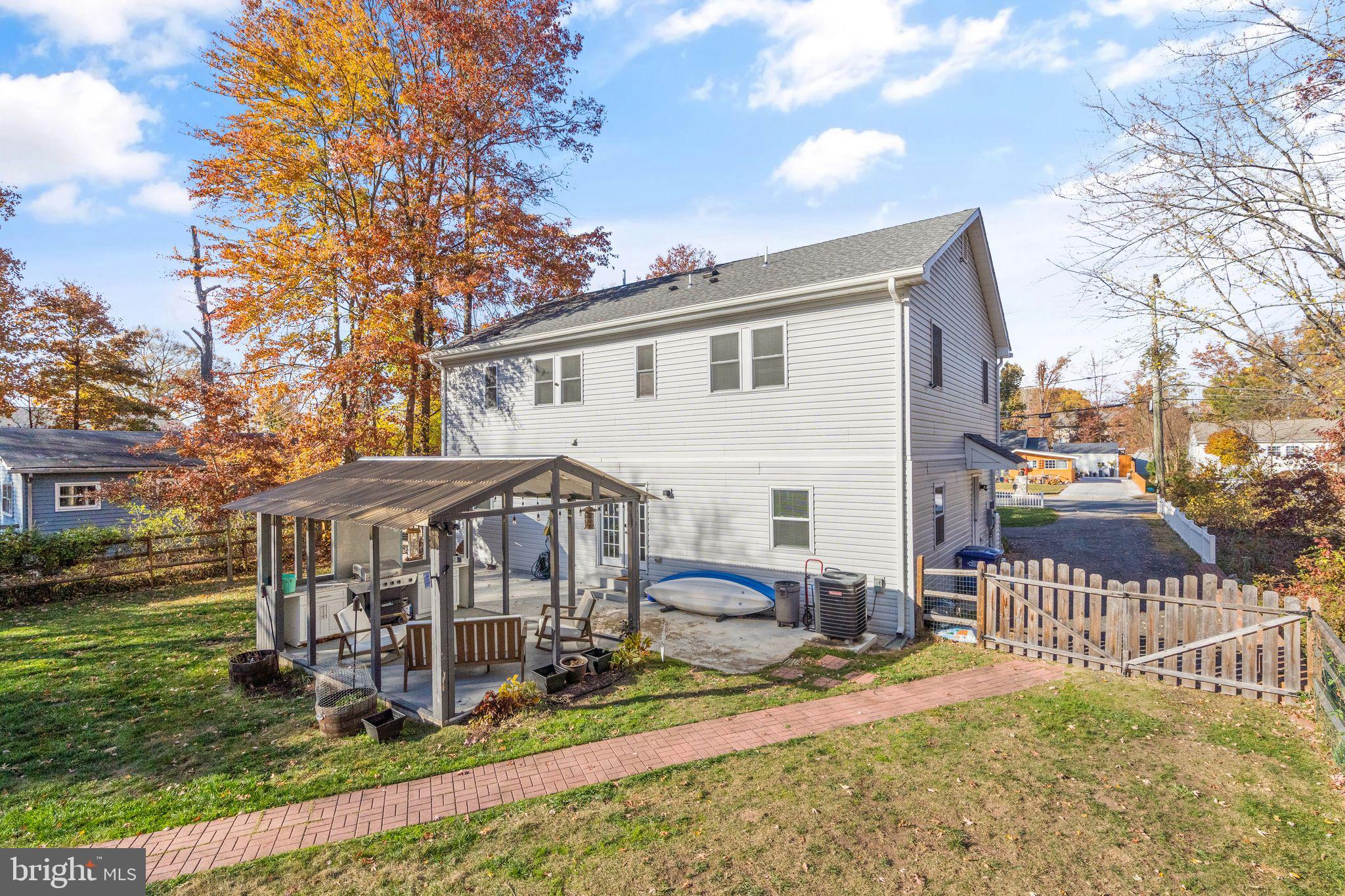 2813 WOODLAWN TRAIL