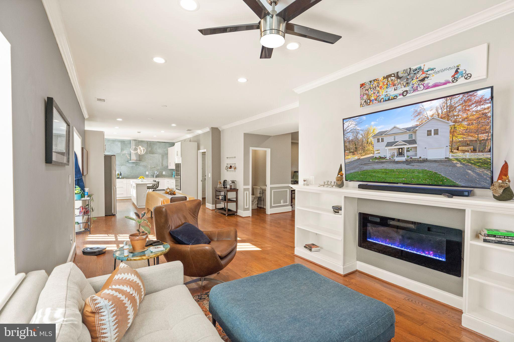 2813 WOODLAWN TRAIL