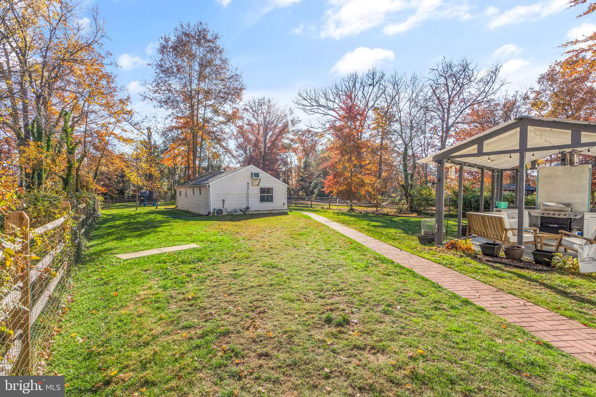 2813 WOODLAWN TRAIL