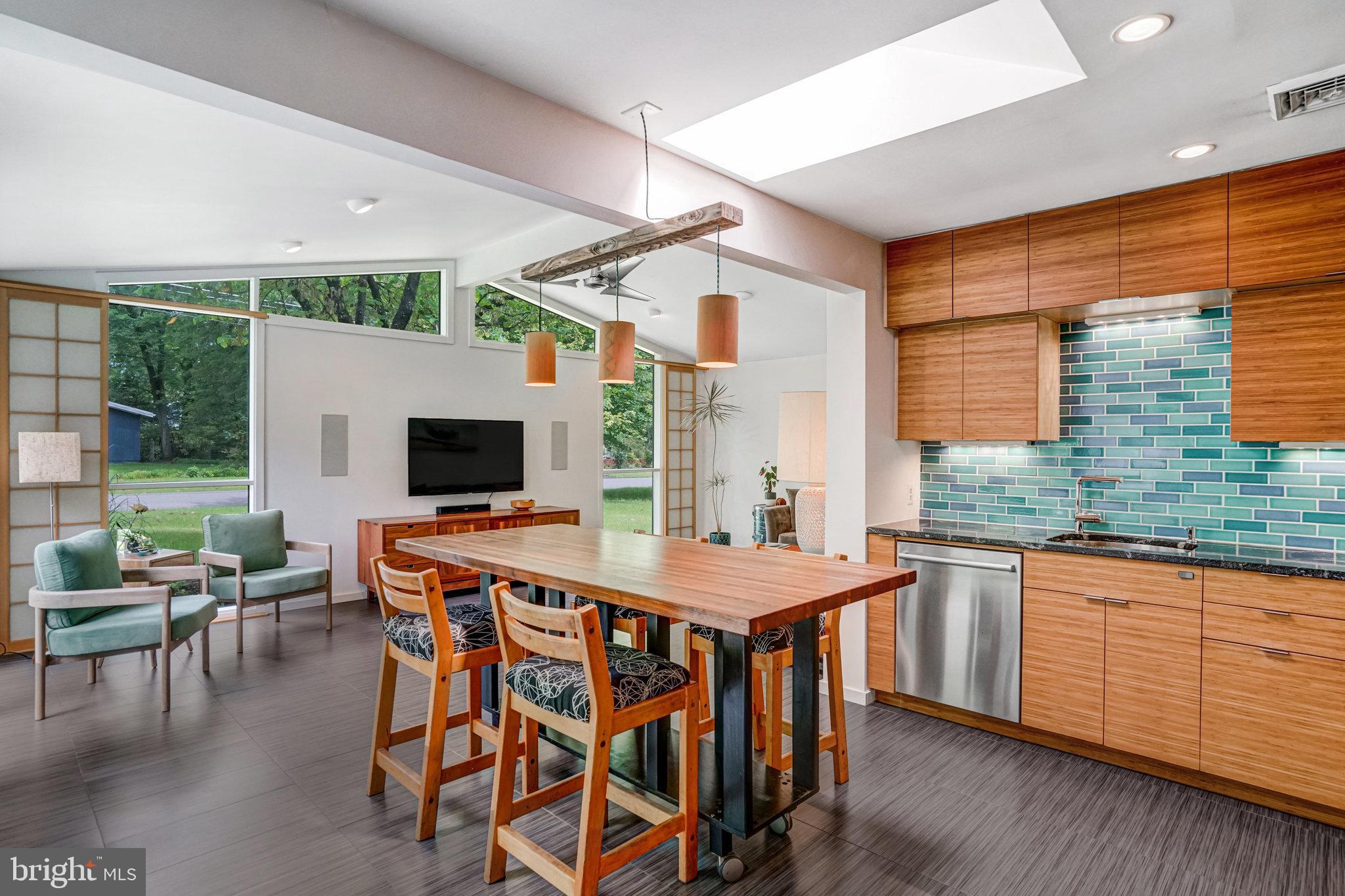 1937 MARTHAS ROAD