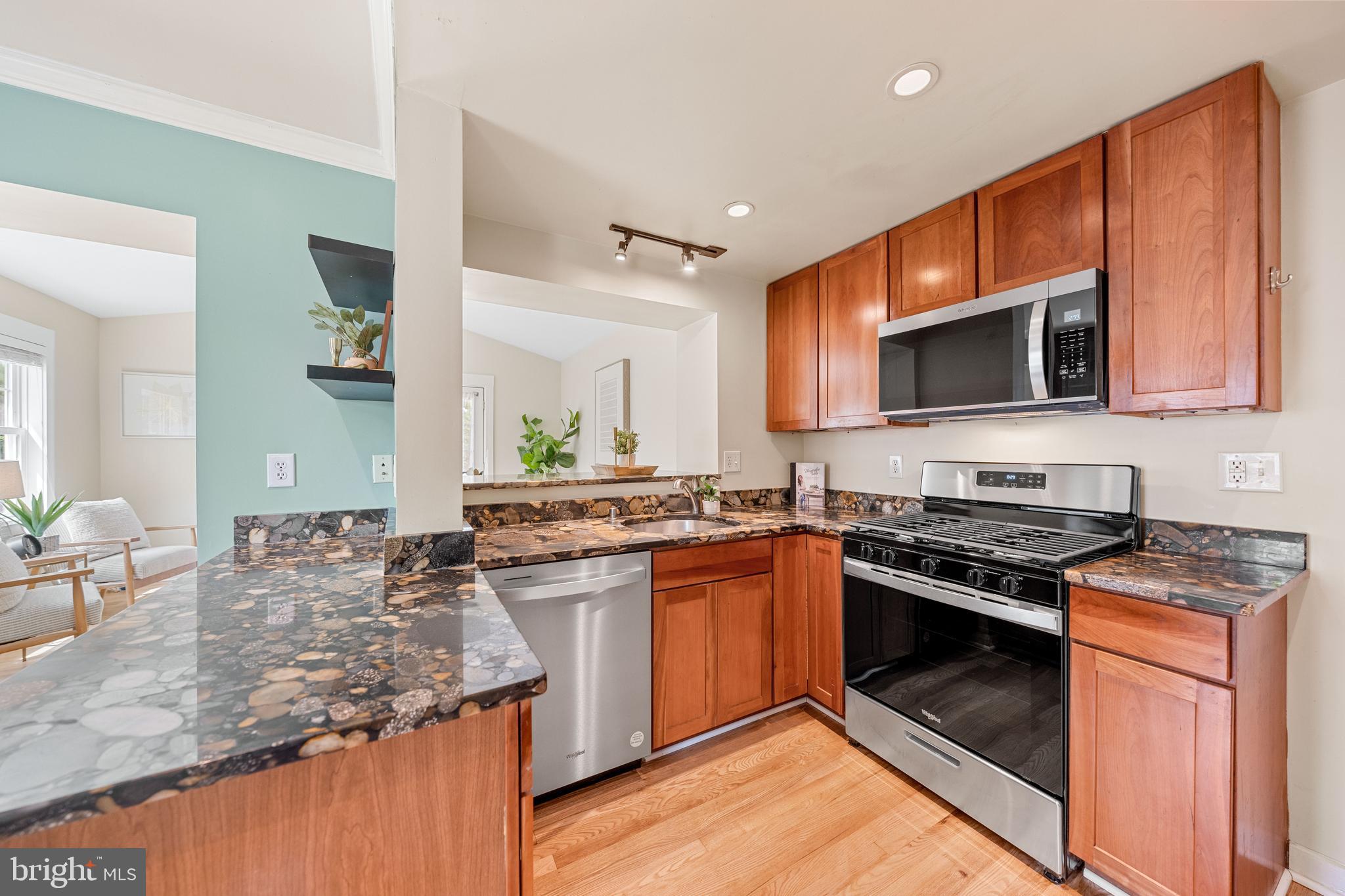 2616 FARMINGTON DRIVE