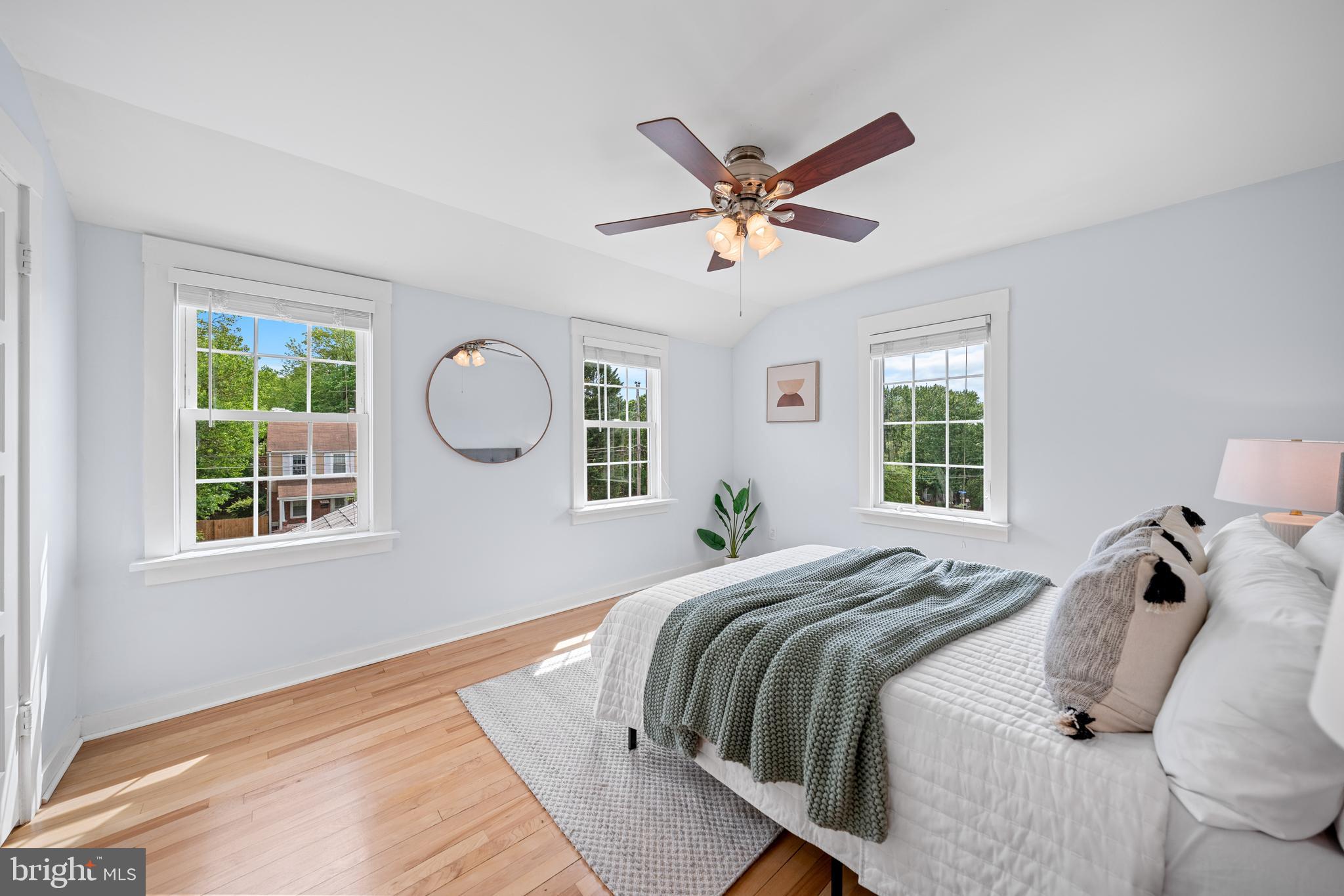 2616 FARMINGTON DRIVE