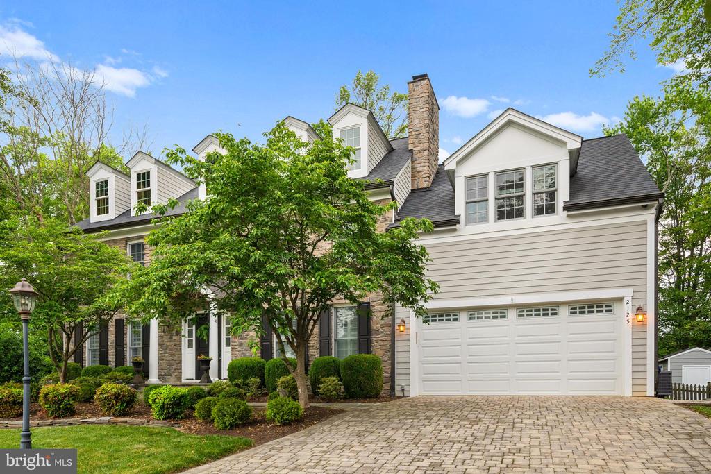2125 RAMPART DRIVE