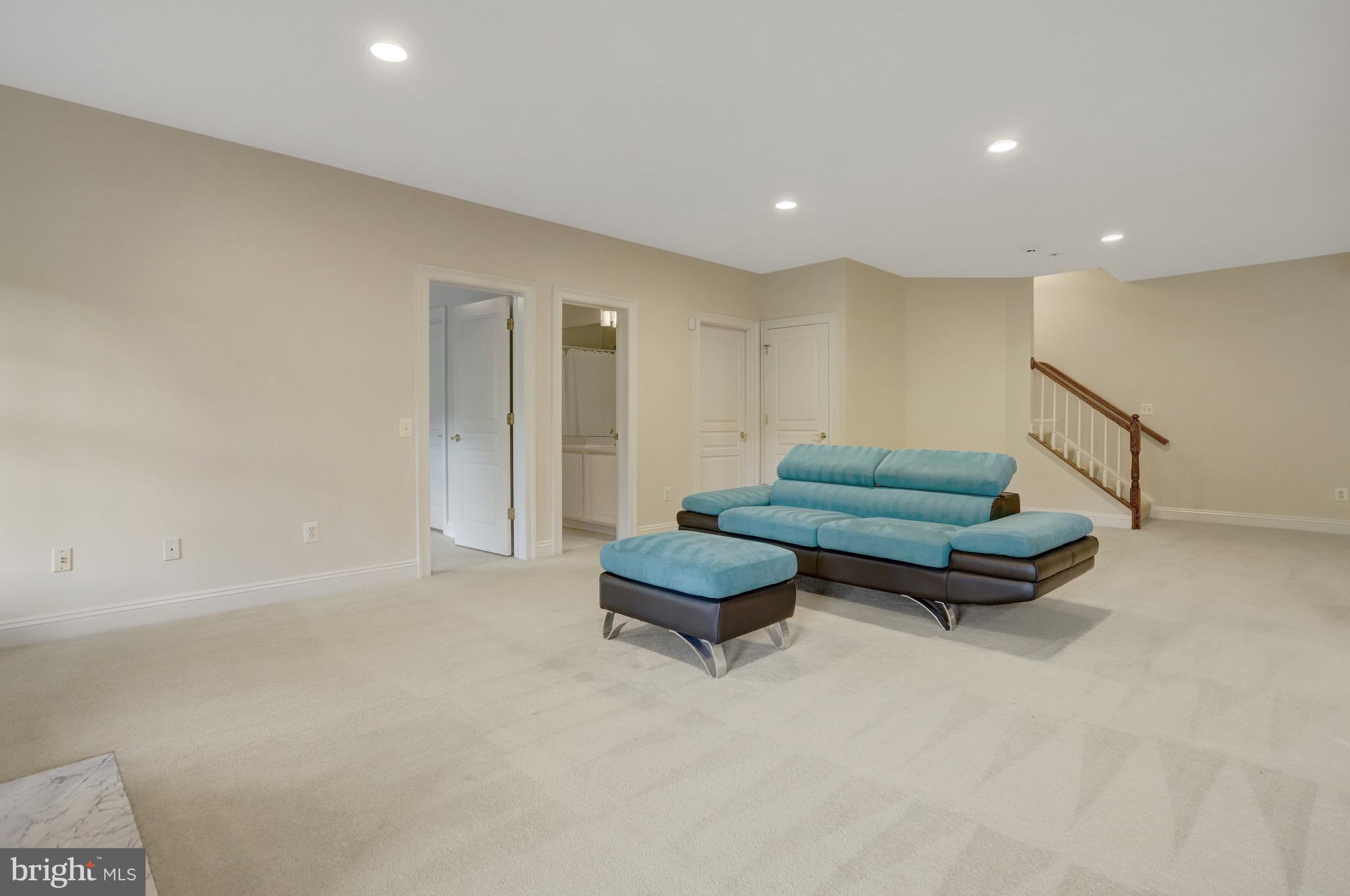 5252 WINTER VIEW DRIVE
