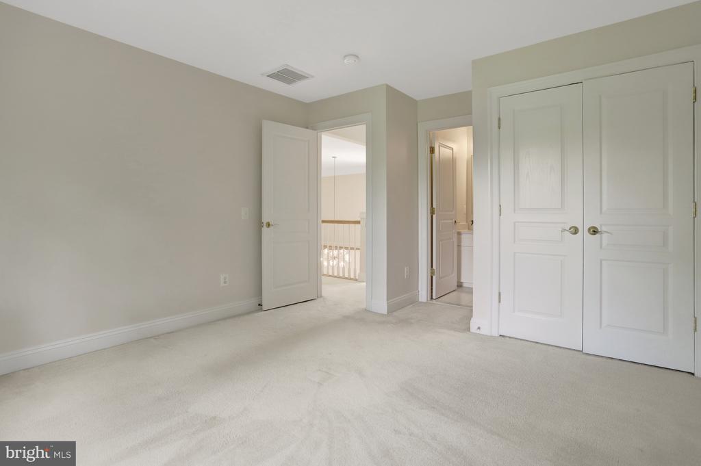 5252 WINTER VIEW DRIVE