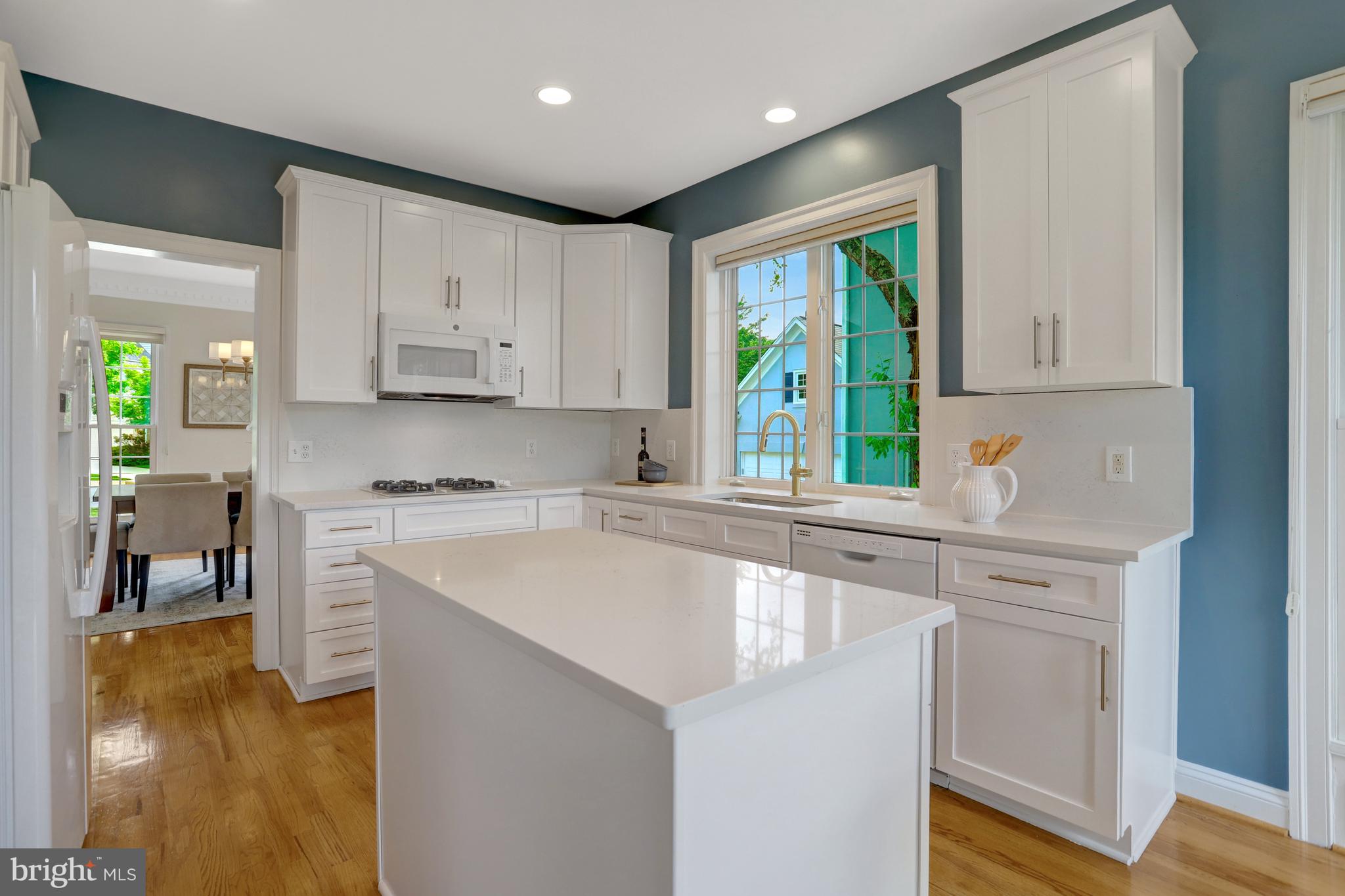 5252 WINTER VIEW DRIVE