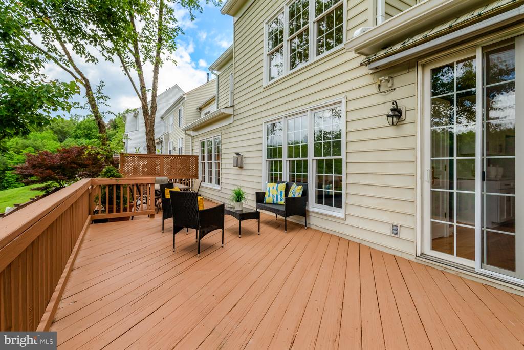 5252 WINTER VIEW DRIVE