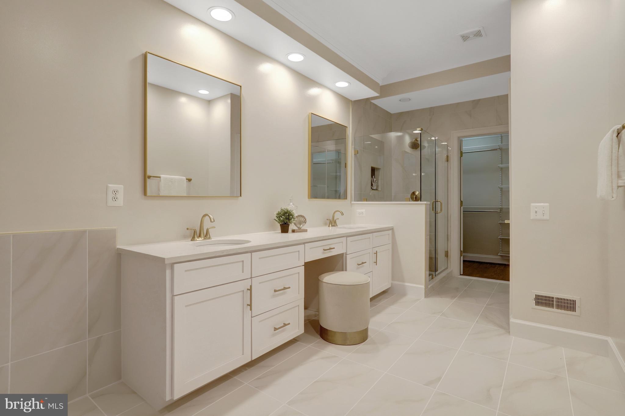5252 WINTER VIEW DRIVE