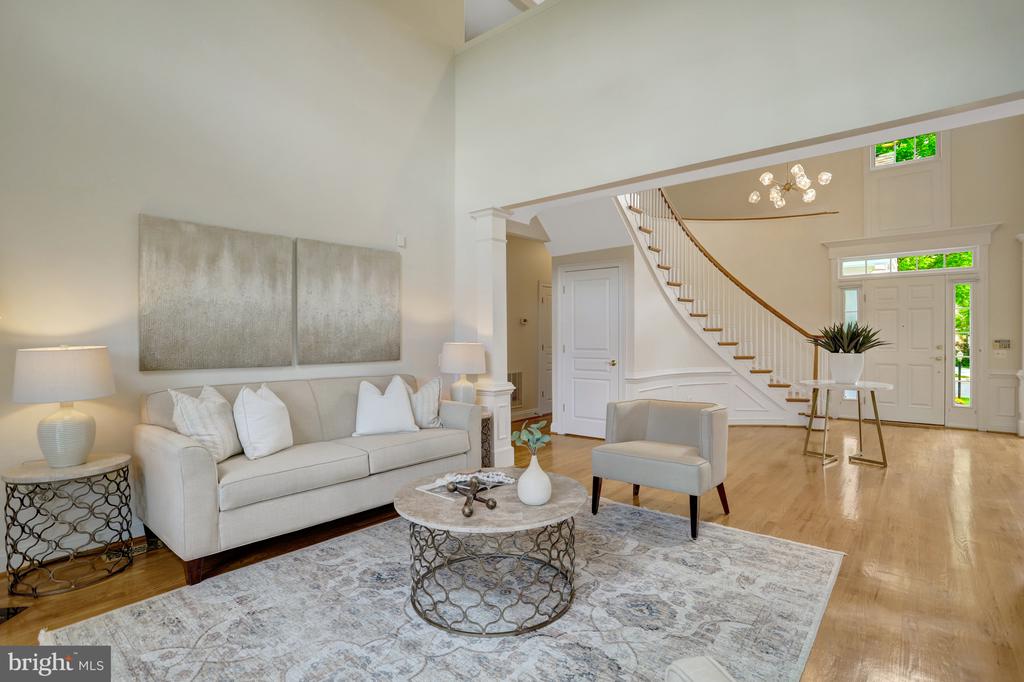 5252 WINTER VIEW DRIVE