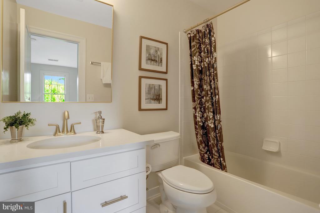 5252 WINTER VIEW DRIVE