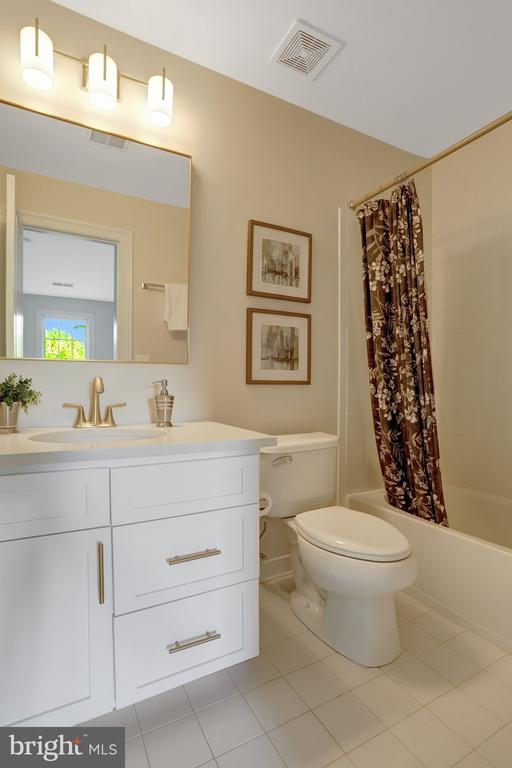 5252 WINTER VIEW DRIVE