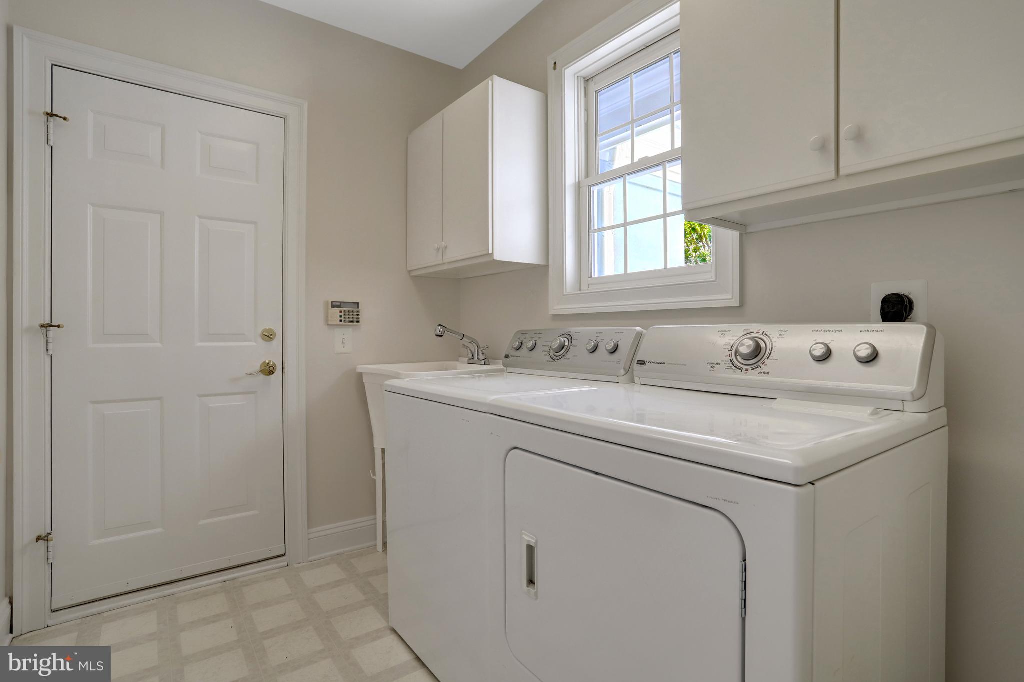 5252 WINTER VIEW DRIVE