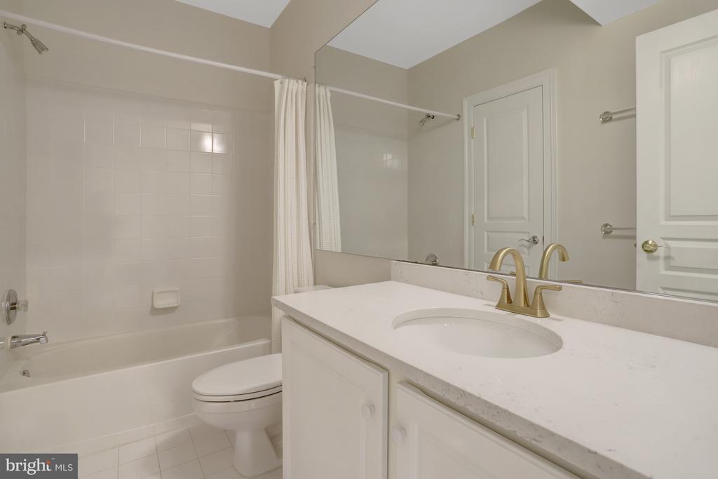 5252 WINTER VIEW DRIVE