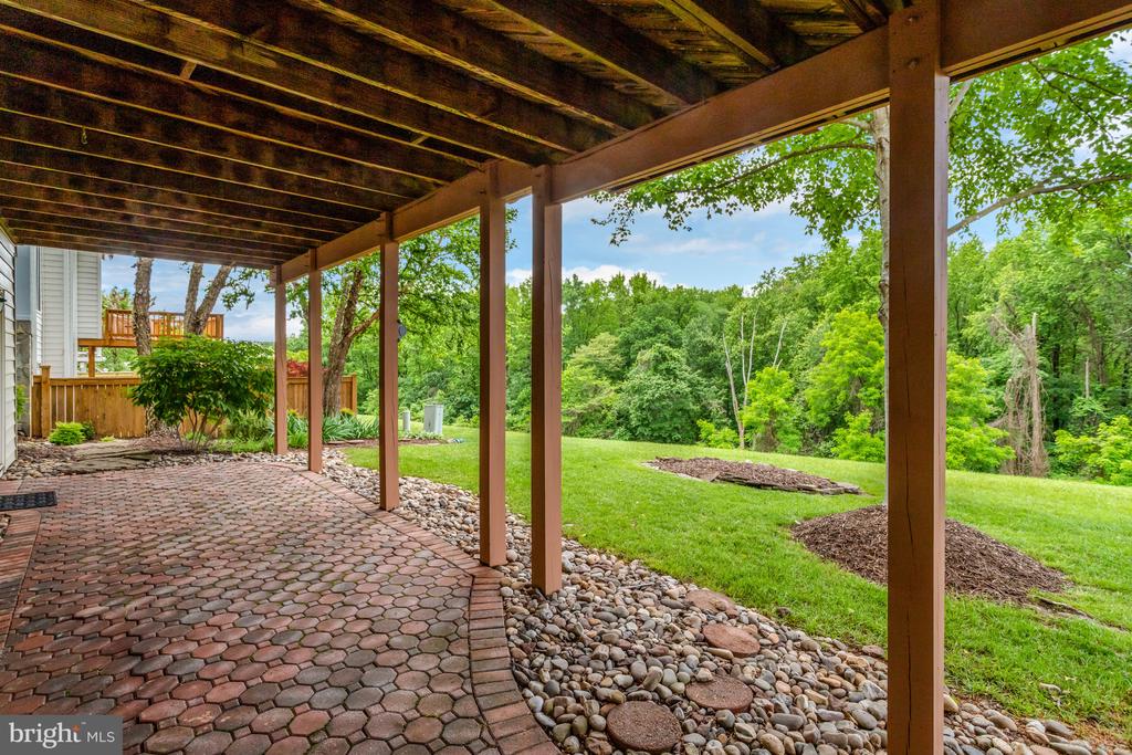 5252 WINTER VIEW DRIVE